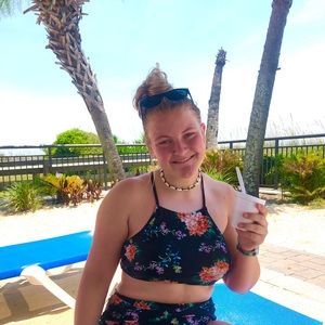 Meet your Posher, Chloe